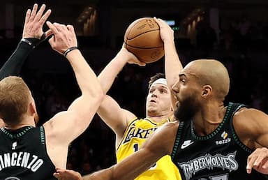 雷迪克：关键时刻让里夫斯做决定我很舒服，他是个狠角色-NBA新闻