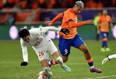 残阵豪门踢疯了！赖扬加拉法主场死磕，能破 2.1 亿土豪战舰？_利雅得_新月_伤病