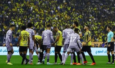 亚冠深夜焦点！排名紧邻状态较劲，吉达联合主场能否击退沙迦？_防守_比赛_前场球员